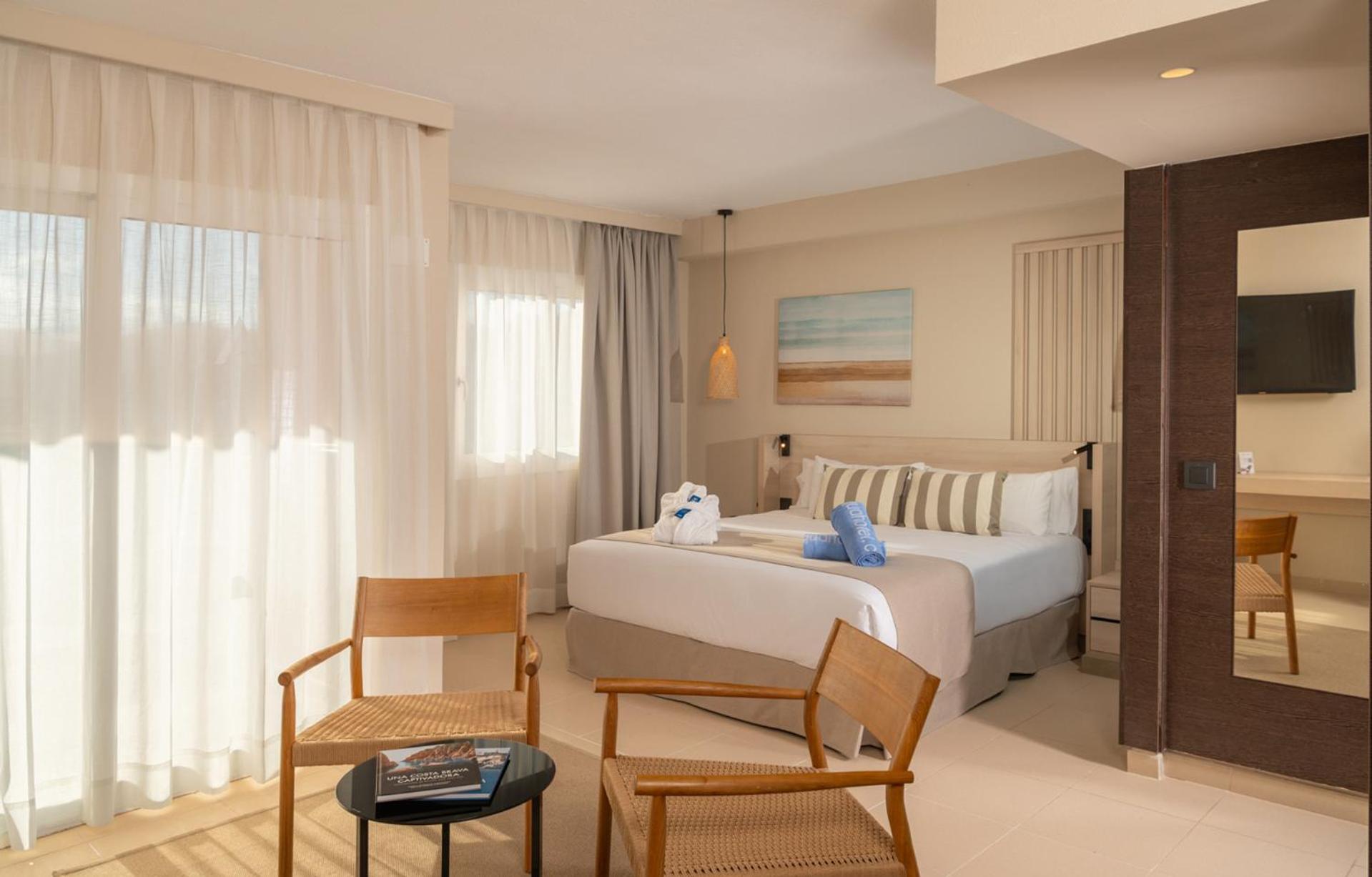 Aqua Hotel The Breeze (Adults Only +18) All Inclusive Santa Susanna Exterior photo